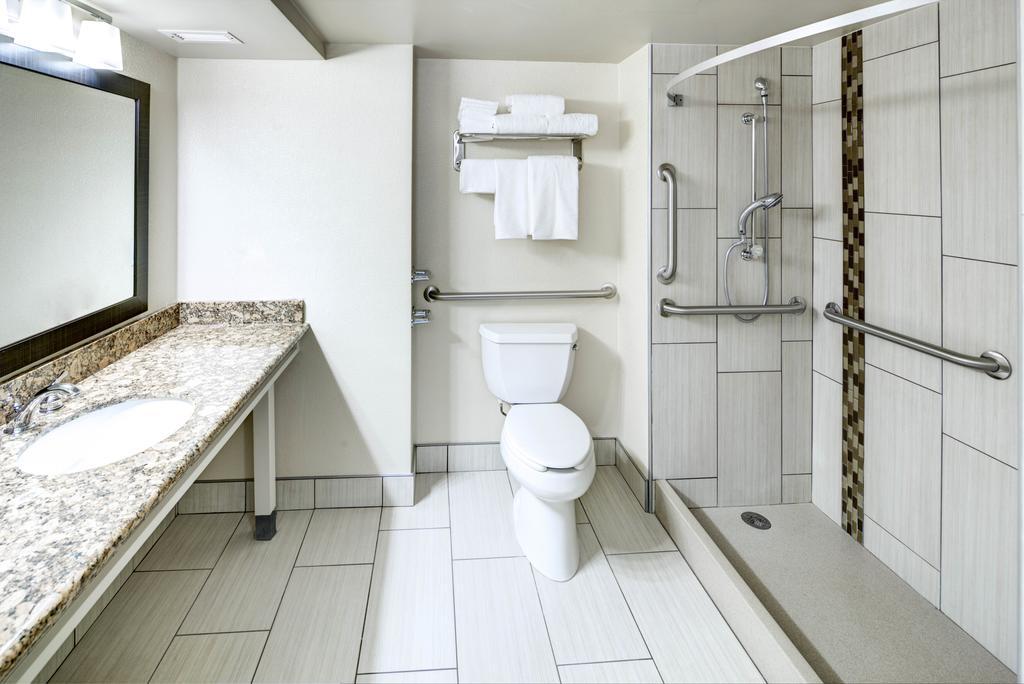 מלון Doubletree By Hilton Madison Downtown מראה חיצוני תמונה